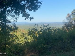 816 Fernwood Ln, Crab Orchard, TN 37723