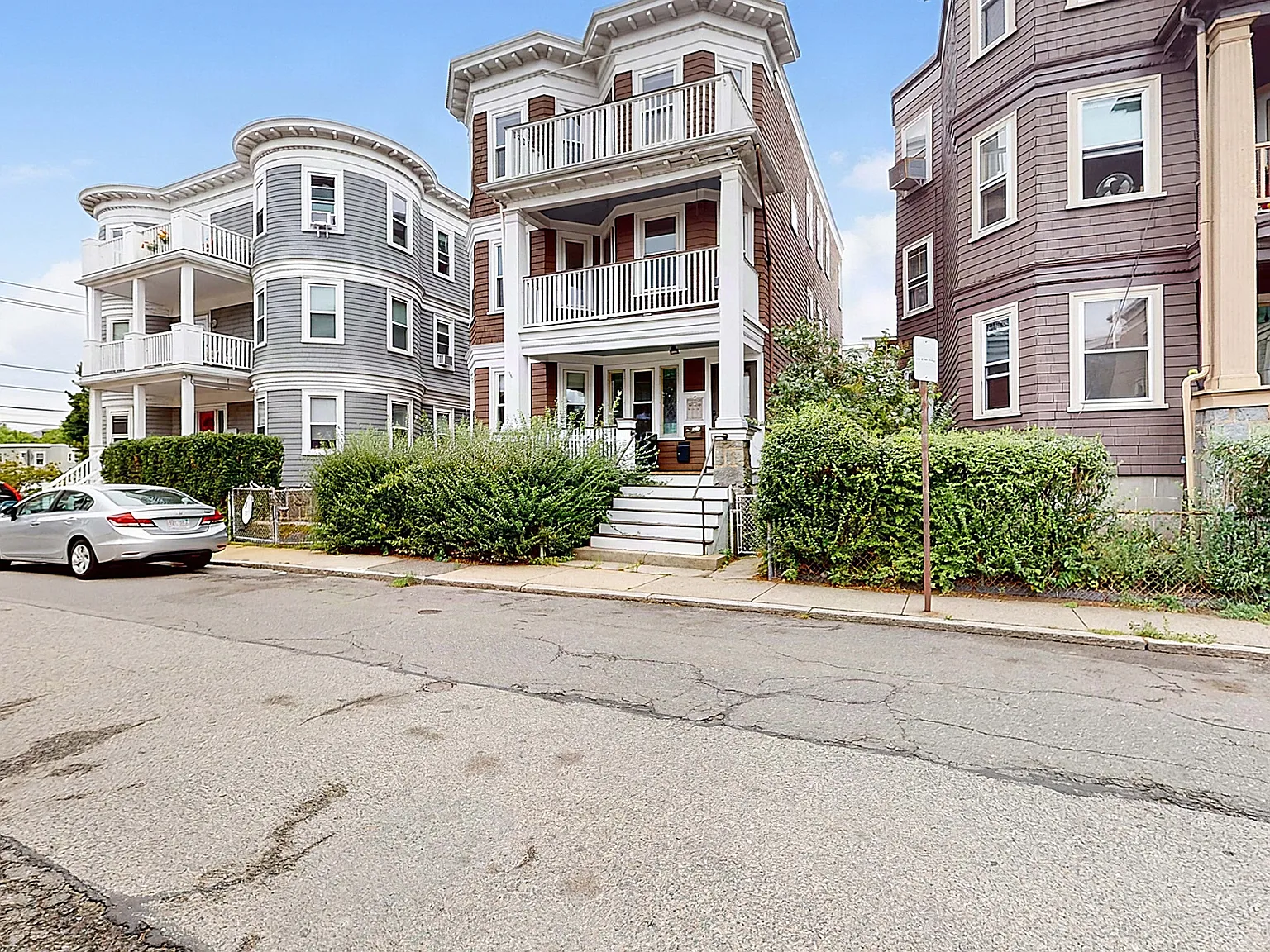 4 bed, 1.0 bath, $4,200 — Photo 2