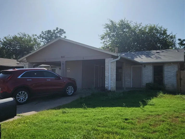 905 Fieldwood Dr #B — Photo 1