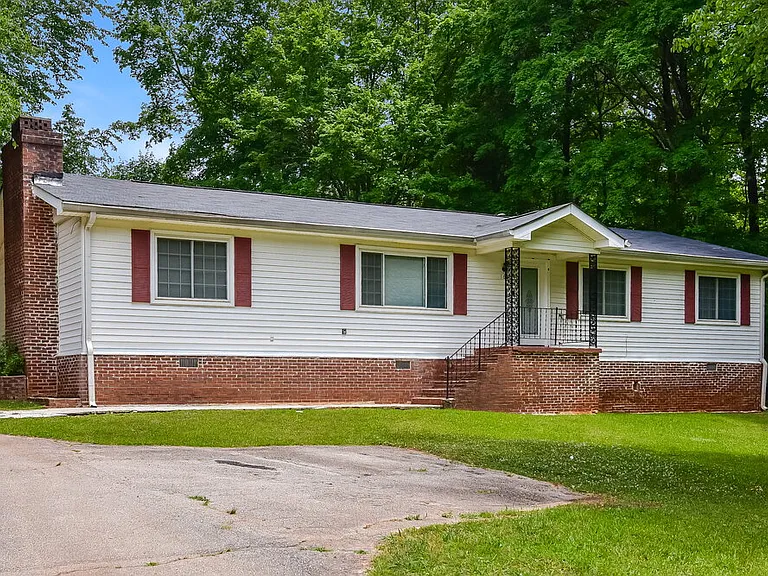 160 Swan Lake Dr — Photo 3