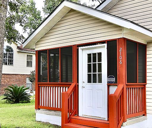 Screened-in Front Porch