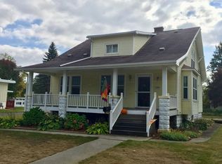 506 Nebobish Ave, Essexville, MI