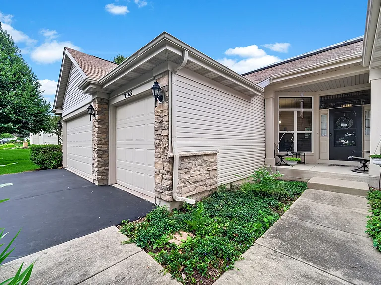 3565 Ayres Dr — Photo 2