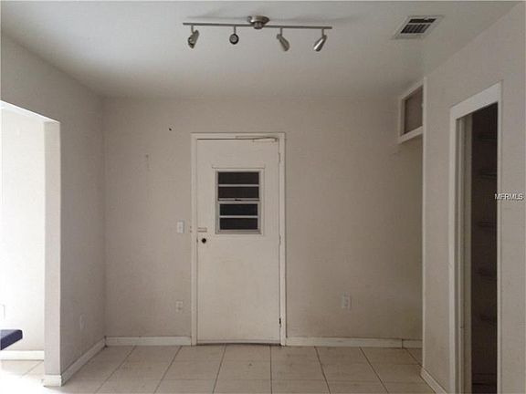 5th image of 1212 Lawrence Ave