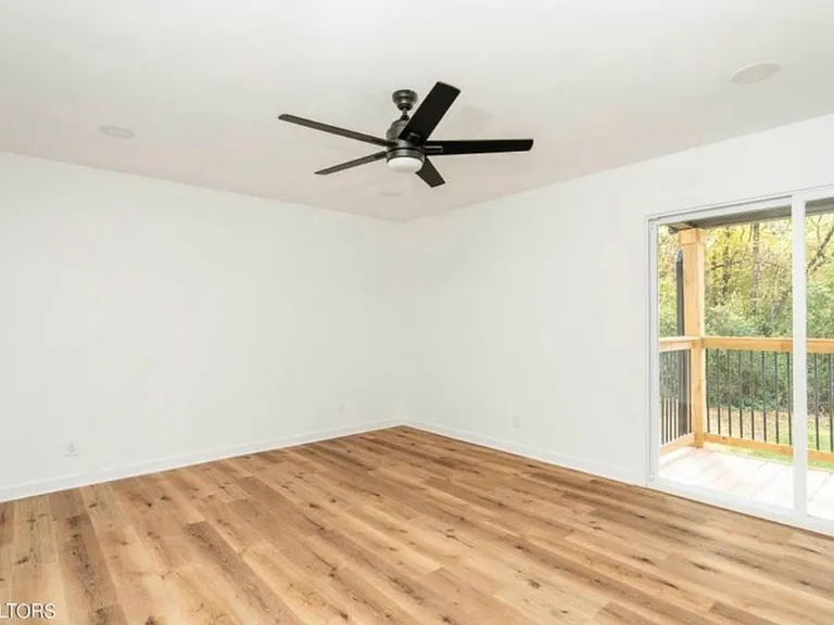 811 Flanders Ln #4 — Photo 8