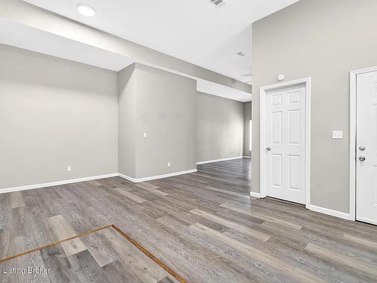 718 Camp St — Photo 15