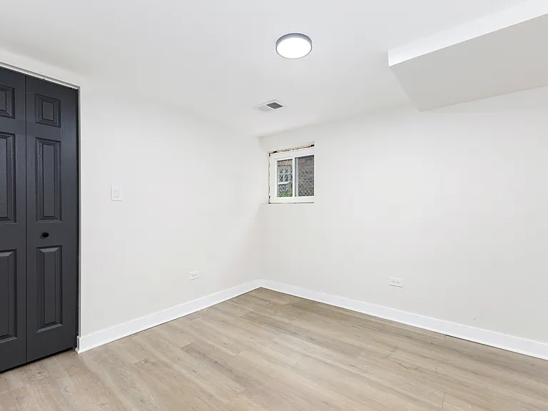 4819 W Barry Ave #1G — Photo 6