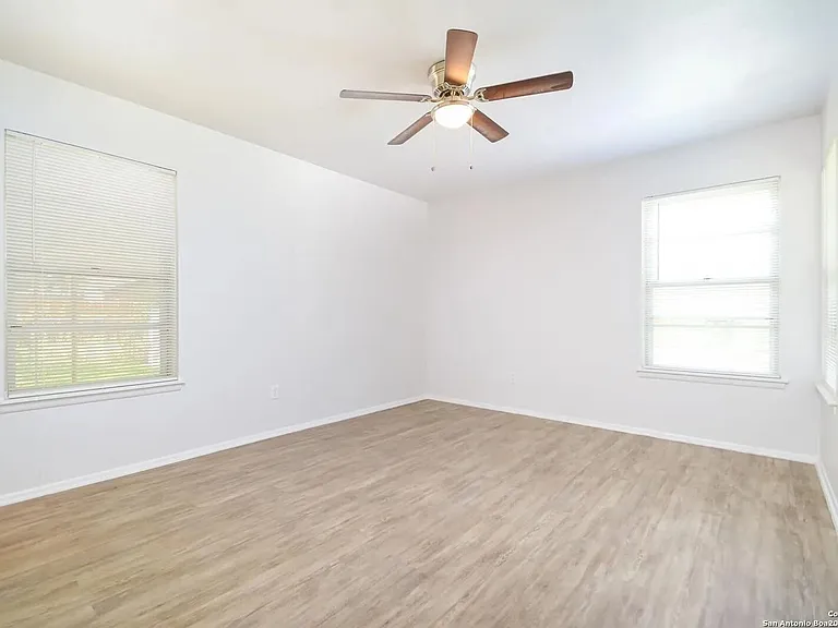 5915 Gabor Dr — Photo 15