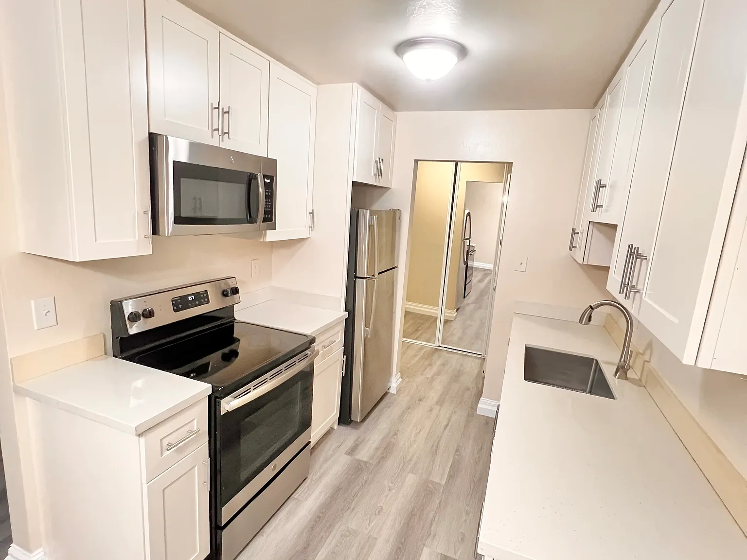 1 bed, 650 sqft, $3,100 — Photo 2