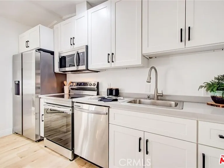 1856 W 14th St #1/2 — Photo 10