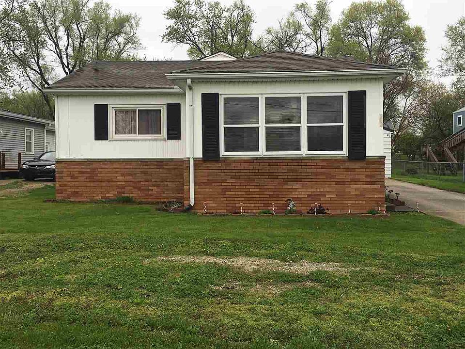1st image of 589 Groveland St