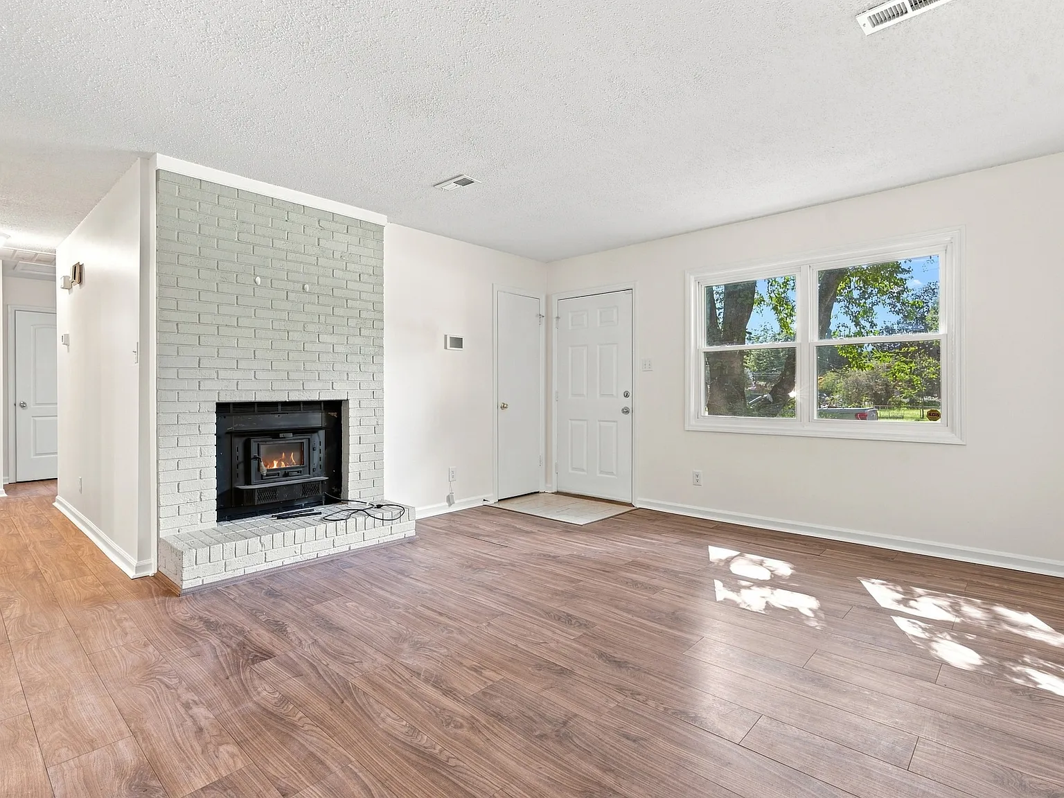 3 bed, 1228 sqft, $1,575 — Photo 3