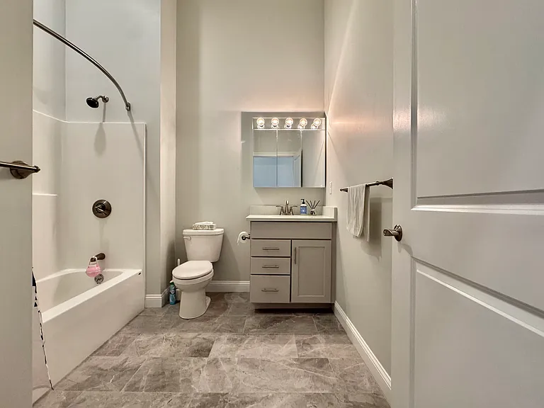 320 Middlesex Ave #D-405 — Photo 14