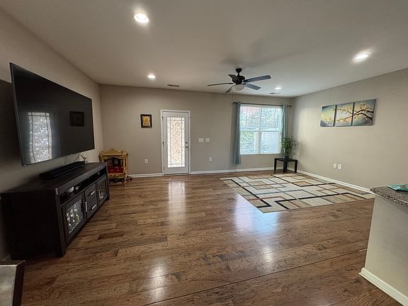 3rd image of 141 Durants Neck Ln
