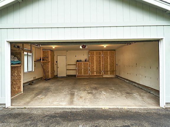 4th image of 2315 Westlake Drive SE