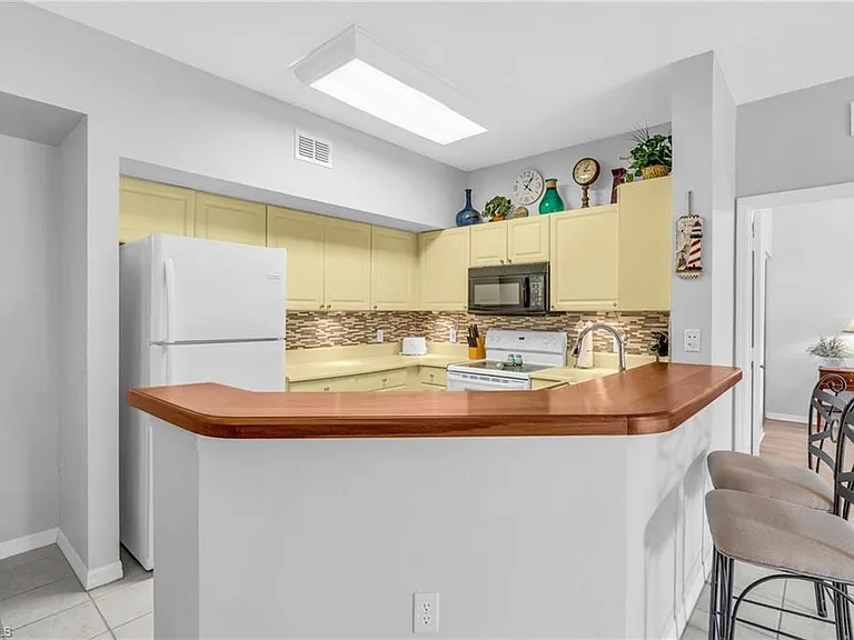 15645 Ocean Walk Cir #213 — Photo 9