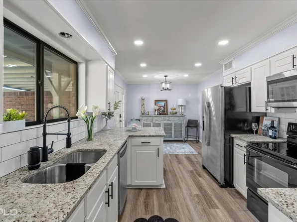 5505 Hickory Ridge Dr, Bossier City, LA 71111