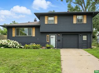 1705 Hillside Dr, Omaha, NE 68114