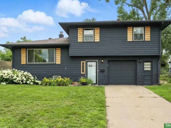 1705 Hillside Dr, Omaha, NE 68114