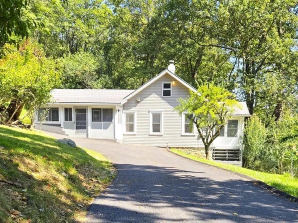 15215 Charmian Rd, Blue Ridge Summit, PA 17214