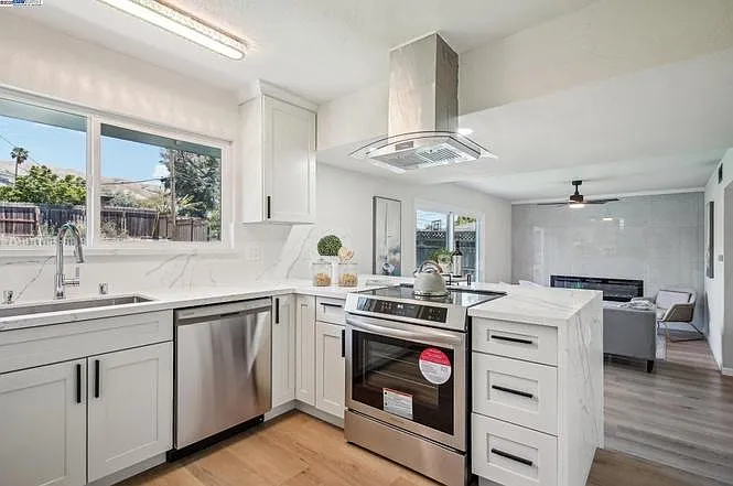 3 bed, 2.5 bath, 1544 sqft, $4,650 — Photo 4