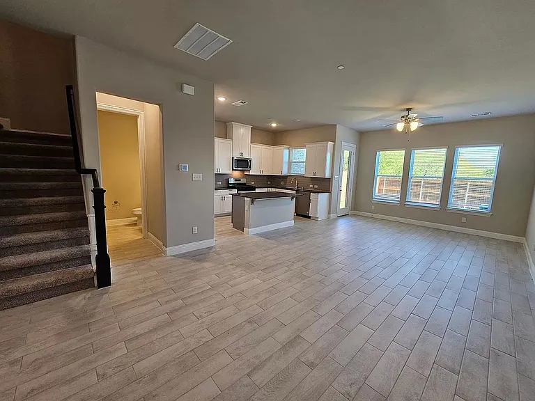 549 Hutchinson Ln — Photo 18
