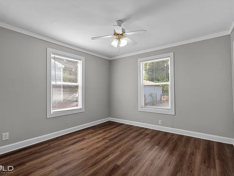245 E Elmwood St — Photo 20