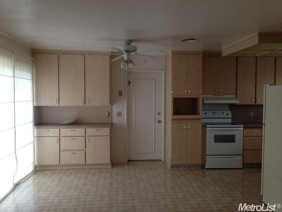 3rd image of 911 Dianna Dr