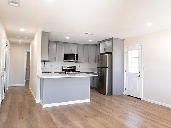 3rd image of 1282 White Dr