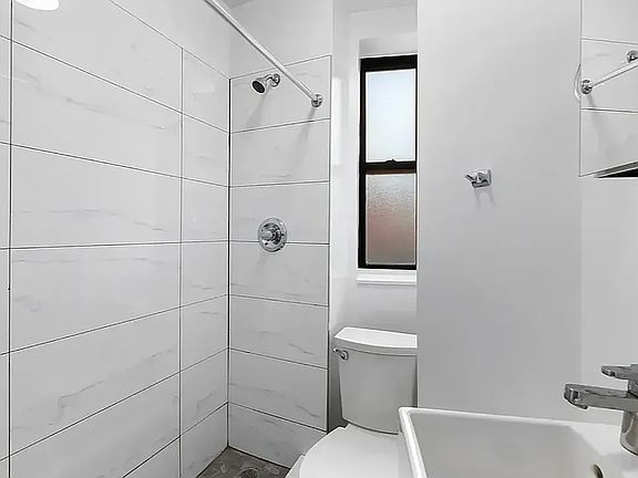 5th image of 122 Norfolk St APT 25