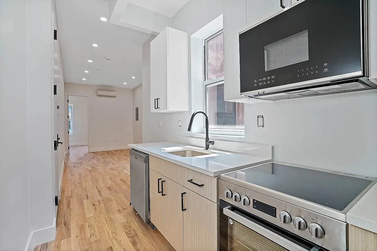 Building Photo - 1865 Putnam Ave #2A