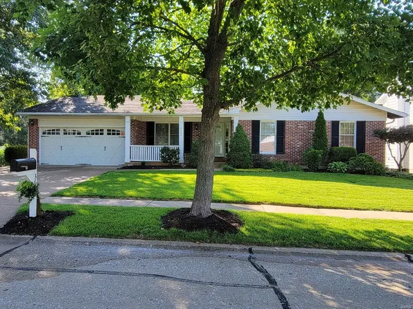 3640 Viembra Dr, Florissant, MO 63034