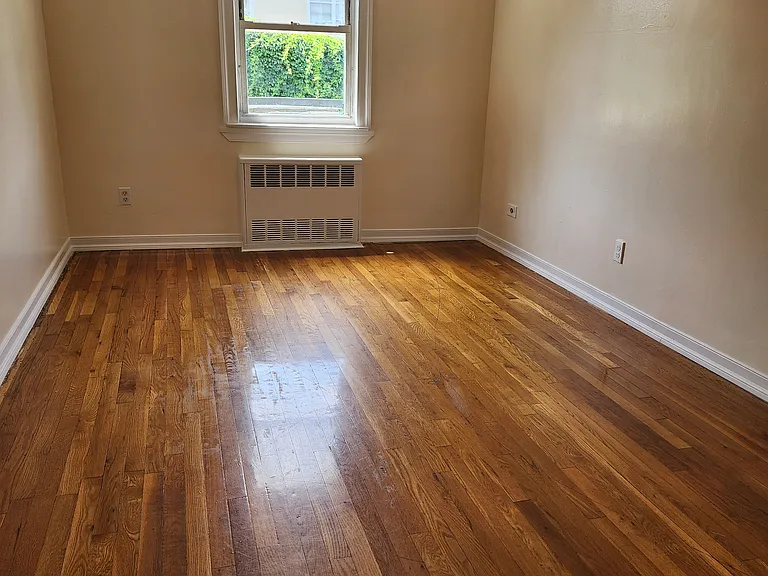 1216 E 91st St #1 — Photo 8