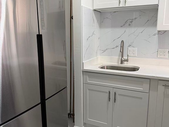 4th image of 213 E Berkeley St APT 2