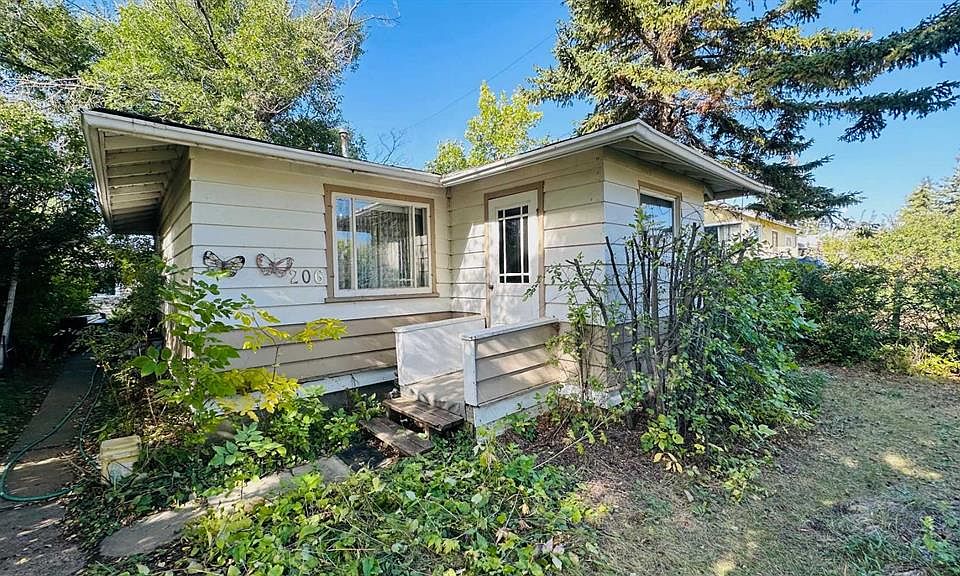 1st image of 206 E 1st Ave N