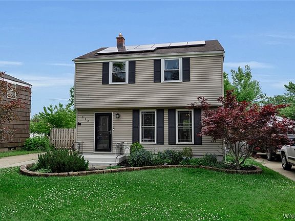 3rd image of 210 Woodcrest Dr