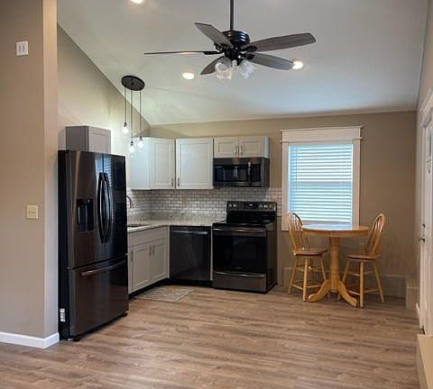 Kitchen, granite countertops, tile backsplash, open floorplan