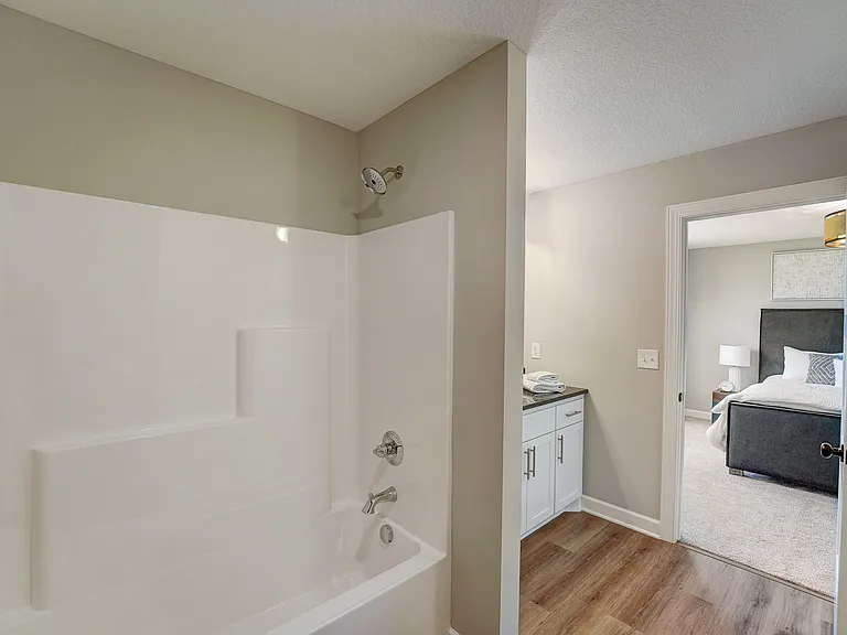 1145X W Laketowne Dr NE — Photo 32
