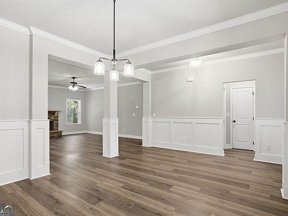 3rd image of 45 Hawthorn Ln