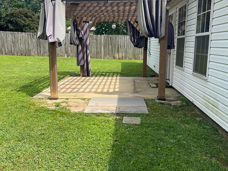412 Fulton Dr — Photo 4