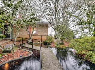 909 SW Red Hills Dr, Dundee, OR 97115