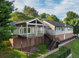 661 S Crest Rd, Chattanooga, TN 37404