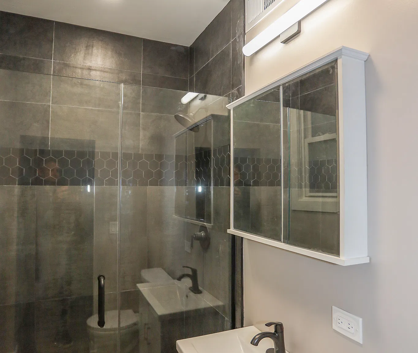 1 bed, 750 sqft, $1,900 — Photo 4