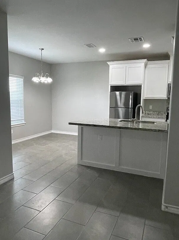 Encino Crossing - 109A... — Photo 4