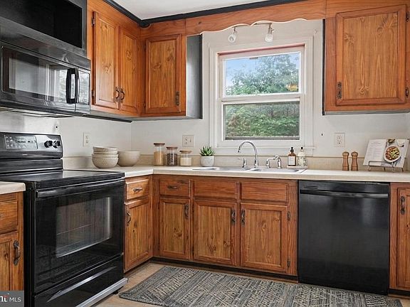 2nd image of 10405 Gordon Rd