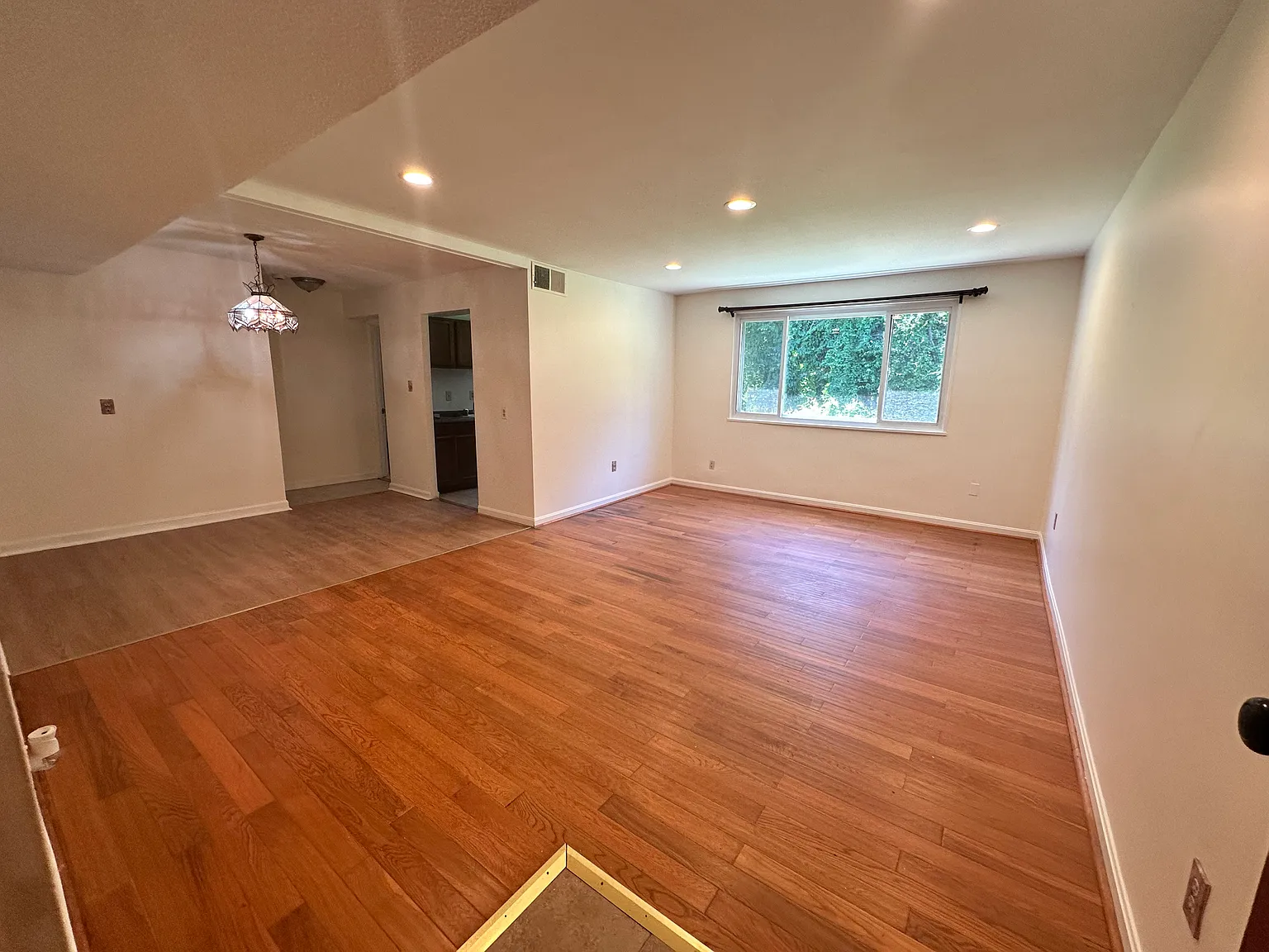 2 bed, 948 sqft, $1,900 — Photo 1