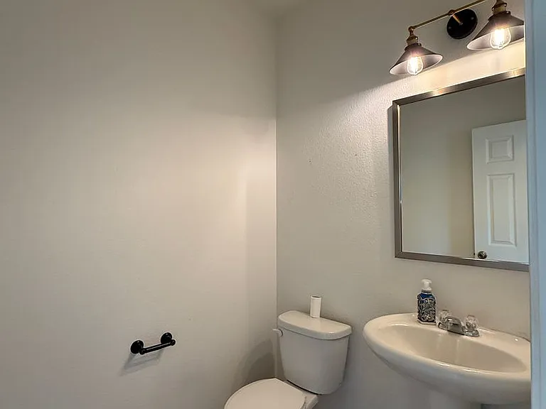 2250 Howry Dr — Photo 20