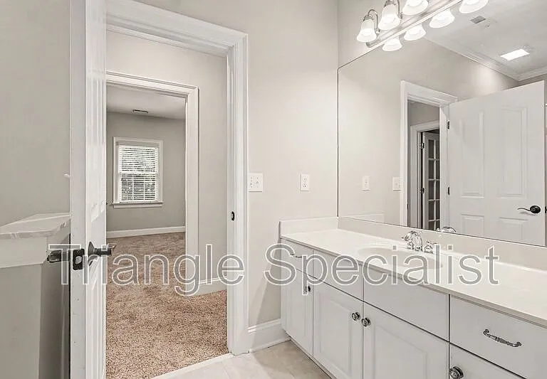 6121 Carlyle Dr — Photo 37