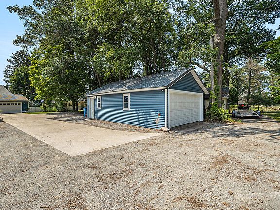 4th image of 2677 Memorial Dr