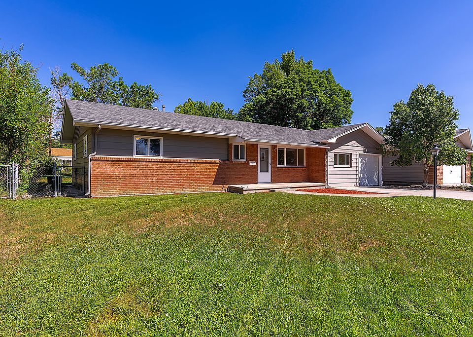 1st image of 229 Park Ln